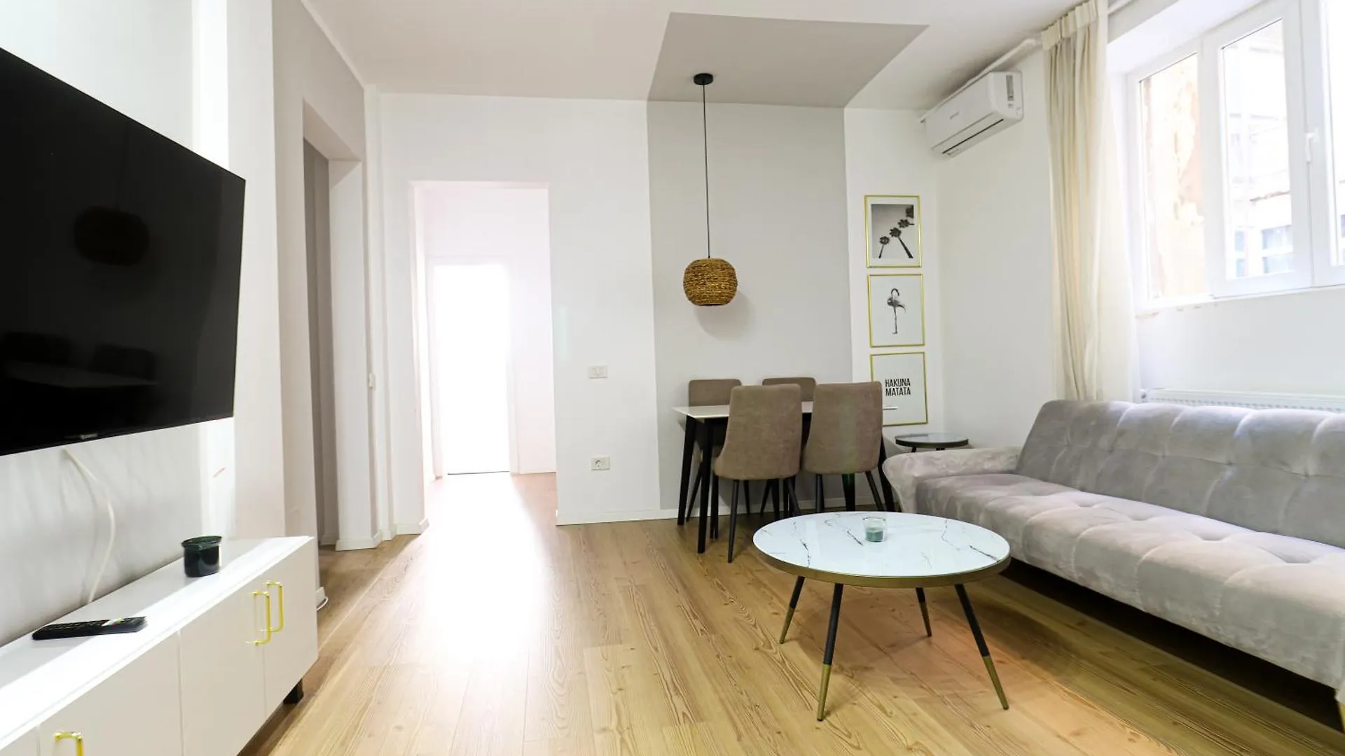 Old Town Bucharest Apartment Poiana 7
